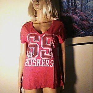 T University NE Huskers T-Shirt L Brick Red NU V Neck Short Sleeves Football Tee